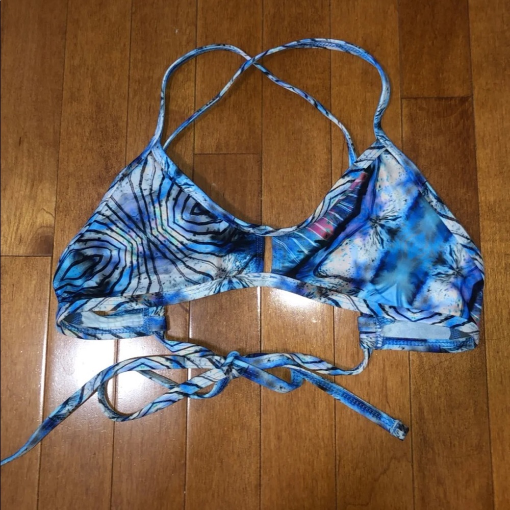 Jolyn Print Vent Top Medium